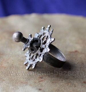 Перстень с солярной символикой. Северо-западный Пакистан, долина реки Сват (Swat