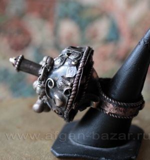 Перстень "Византия", сделанный из деталей старых афганских украшений. Автор - Ал