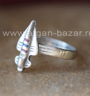 Берберский перстень-талисман с изображением военного истребителя