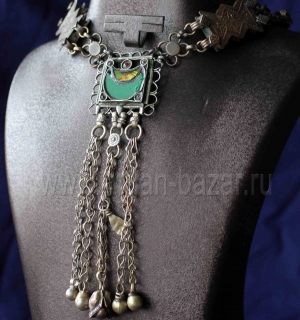Колье с подвеской, сделанное из деталей старых афганских украшений. Автор - Алек