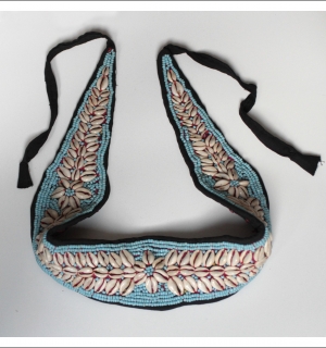 этнический пояс ручной работы вышивка  текстиль бисер ракушки каури 