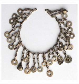 этническая фурнитура для расшивки костюма. Кучи цепи