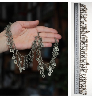 этническая фурнитура для расшивки костюма. Кучи цепи