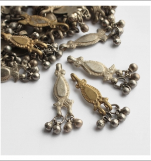 этническая фурнитура для расшивки костюма. Кучи подвески