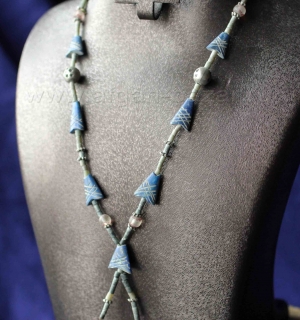 Афганские винтажные бусы из резного лазурита с фигурками рыбок Афганистан, Кабул