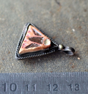 Подвеска с керамической вставкой по мотивам древнеегипетских украшений. Автор - 