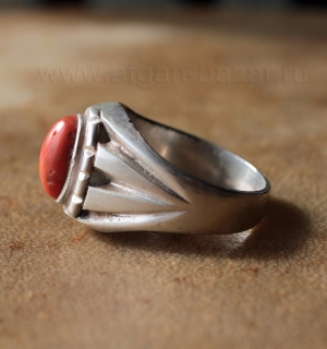 Винтажный египетский перстень с кораллом