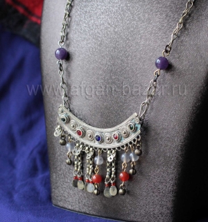 Кулон на цепочке, сделанный из старой афганской заколки