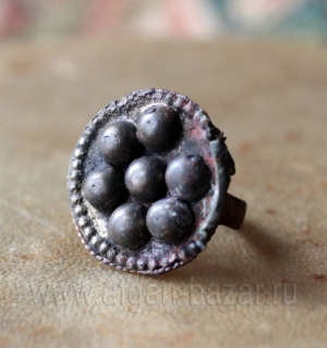Перстень, сделанный из деталей от старых афганских украшений
