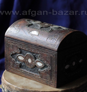 Винтажная шкатулка из дерева с резьбой и инкрустацией. Турция, Газиантеп (Антеп)