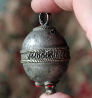 Старая туркменская бусина-амулет ручной работы - Turkmen Tribal Jewelry Bead