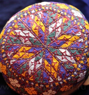 Винтажная туркменская тюбетейка маленького размера