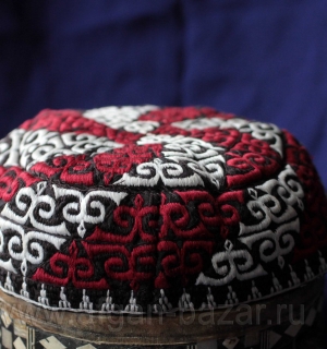 Традиционная туркменская тюбетейка. Туркмения, современная работа