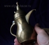 Традиционный арабский кофейник "Dallah", применяющийся в странах Персидского зал